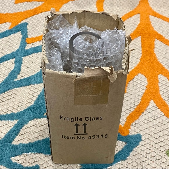 Diamond Star Corp 10” Vase/Carafe - Picture 6 of 6